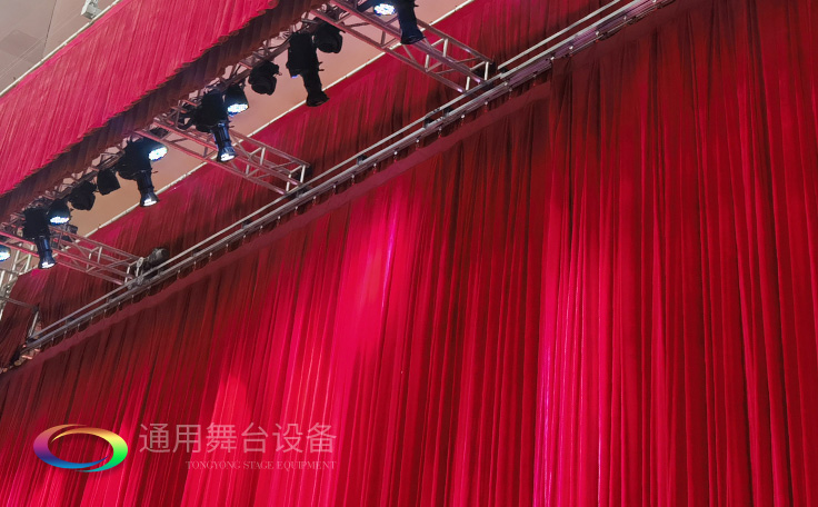 舞臺阻燃幕布面料的密度、吸光度對舞臺音響的擴聲、舞臺阻燃幕布的光效影響