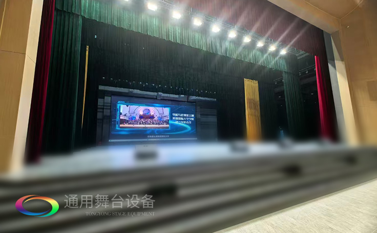 戴南文化藝術(shù)中心禮堂舞臺(tái)設(shè)備、舞臺(tái)阻燃幕布全面升級(jí) 賦能多元藝術(shù)呈現(xiàn)